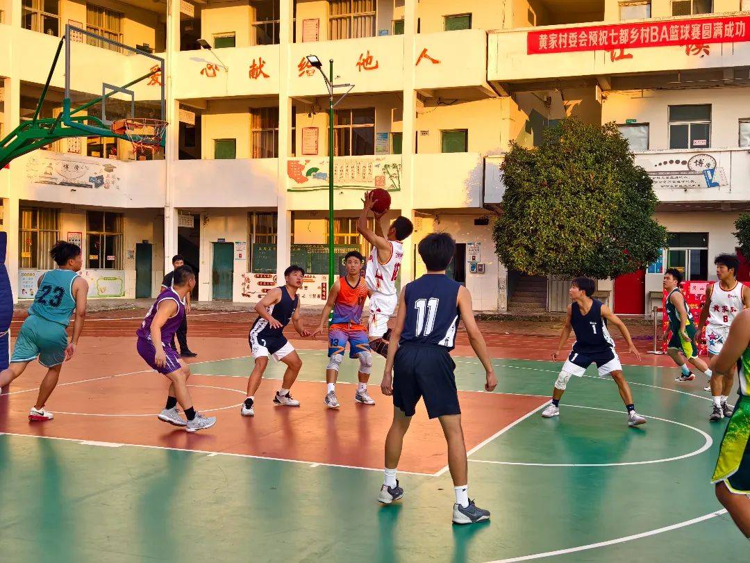 昔日功勋球员捧场，全明星赛气氛火爆