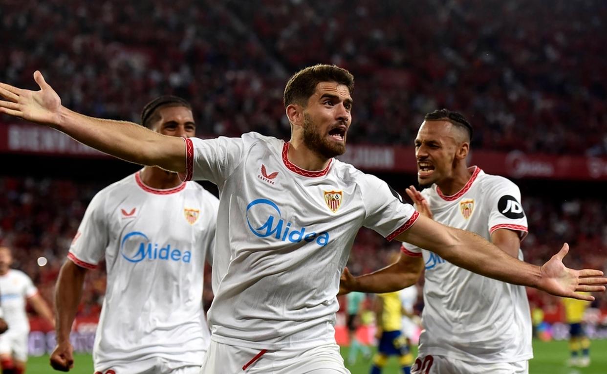 熊猫体育下载-关于塞维利亚后卫连续失误，球队遭遇两连败的信息