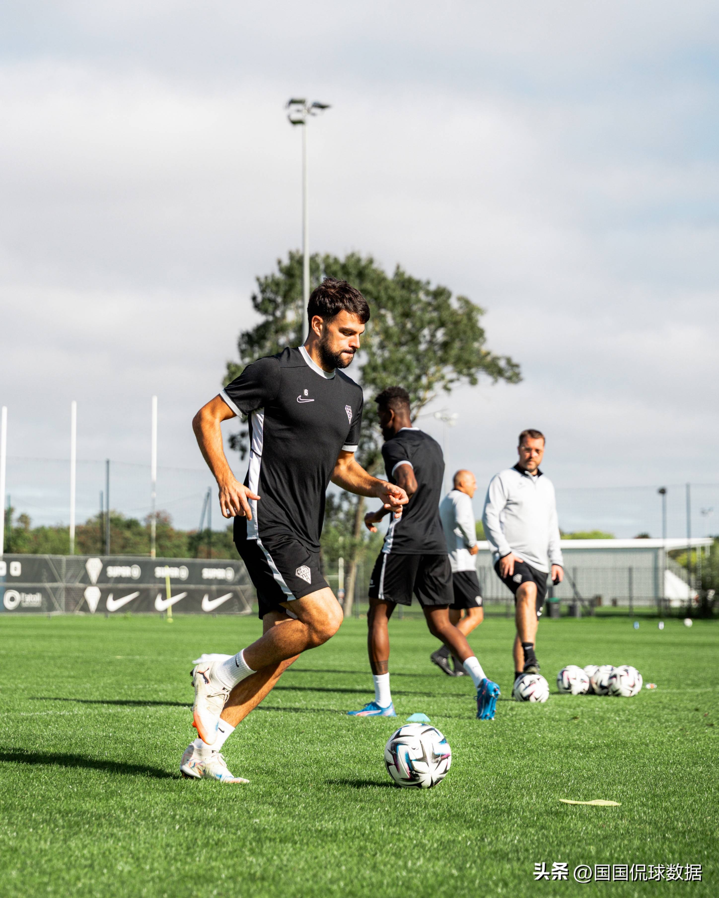 熊猫TV-里昂球队调整战术，备战联赛